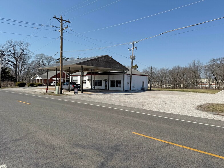 More Photos Of 433 W Market St, Red Bud Land For Sale