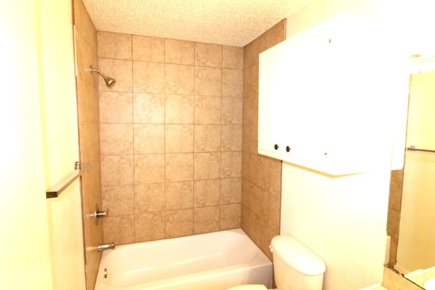 More Photos Of 1311 Glen Oaks Ct, Norman Apartments For Sale