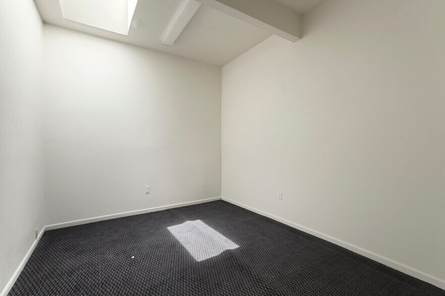 More Photos Of 2 N Main St, Lodi Storefront Retail Office For Sale