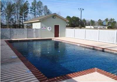 More Photos Of 998 Cedar Bluff Rd, Centre Hotel For Sale