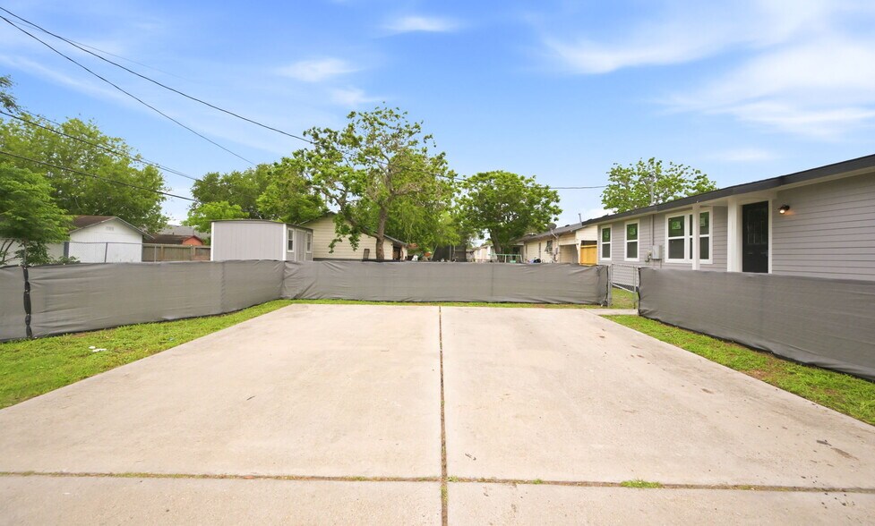 More Photos Of 4902 Weber Rd, Corpus Christi Office For Sale