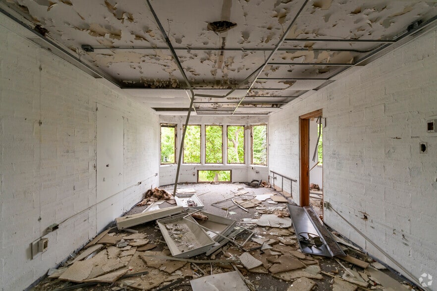 More Photos Of 1101 Chavez Dr, Flint Specialty For Lease