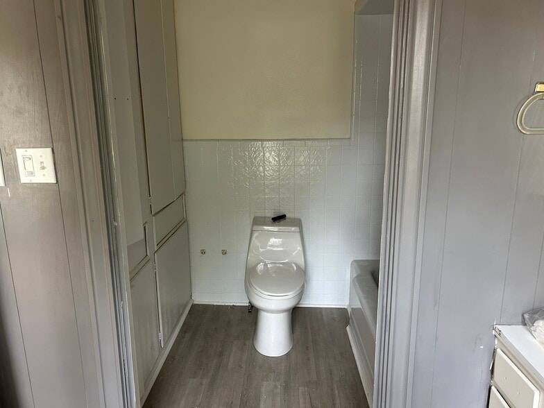 More Photos Of 404 N Henderson Blvd, Kilgore Office For Lease