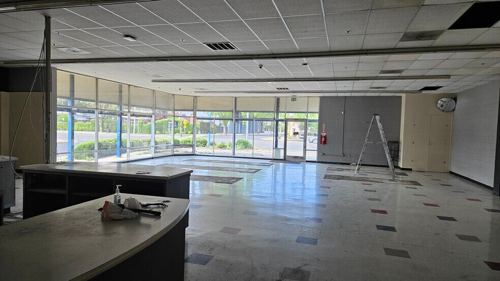 More Photos Of 1004 Mchenry Ave, Modesto Freestanding For Lease