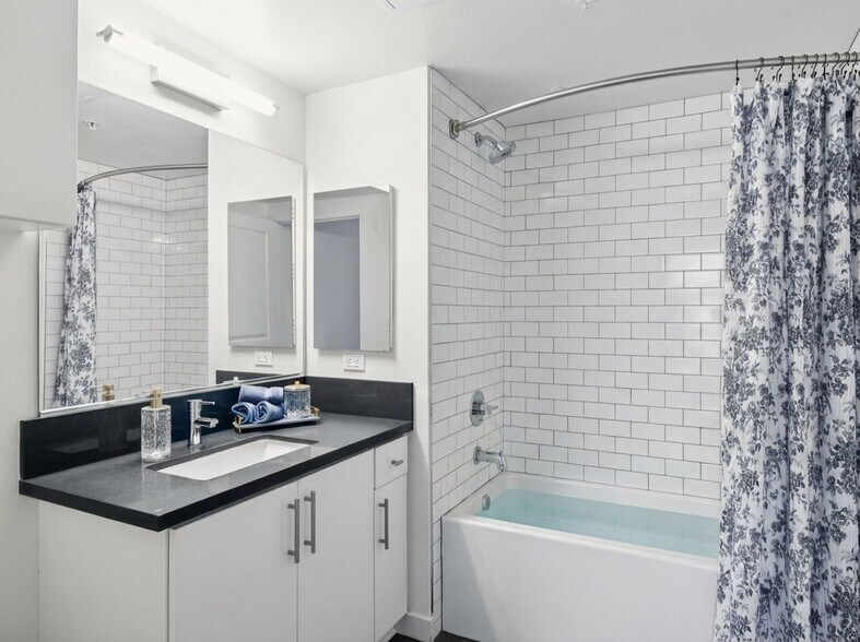 More Photos Of 10555 Bloomfield St, Toluca Lake Apartments For Sale