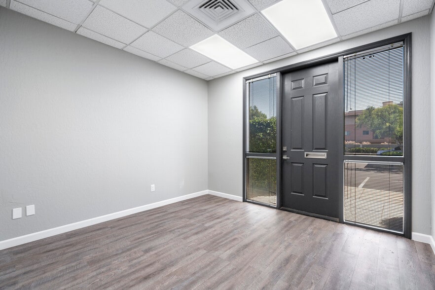 More Photos Of 10505 N 69th St, Scottsdale Office For Lease