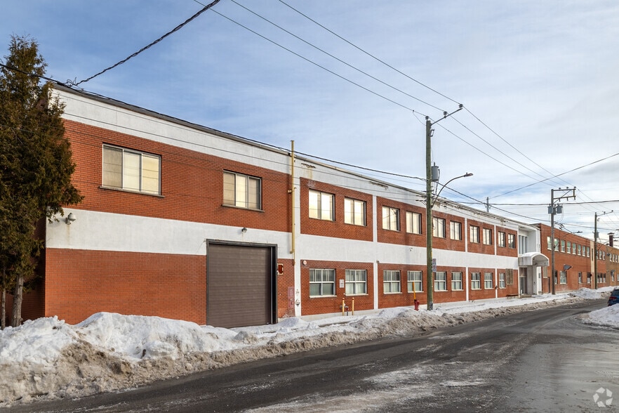 More Photos Of 9735 Rue Jeanne-Mance, Montréal Service For Sale