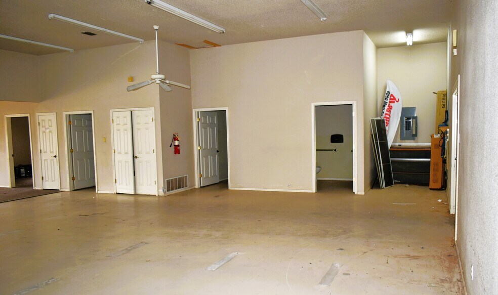 More Photos Of 6006 82nd St, Lubbock Freestanding For Sale