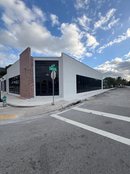 Primary Photo Of 2215 N Federal Hwy, Hollywood Freestanding For Lease