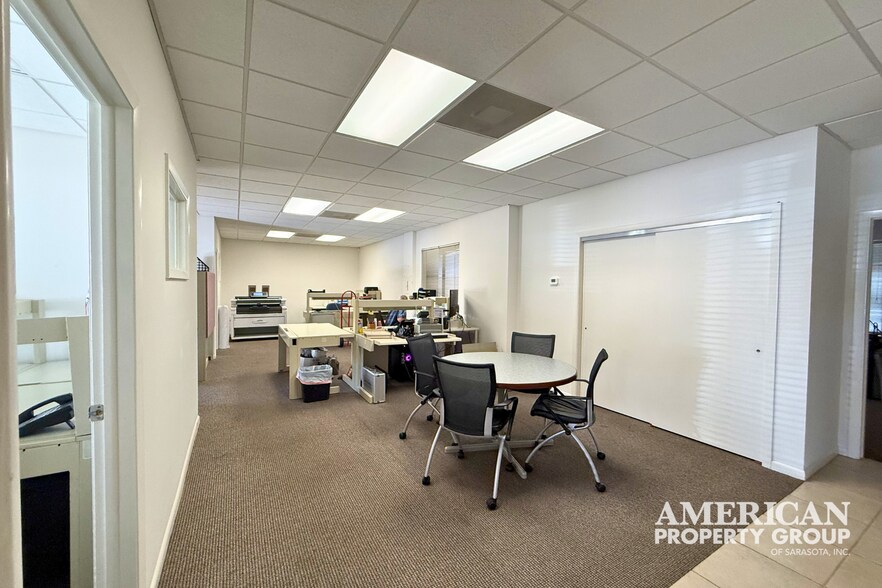 More Photos Of 7085 S Tamiami Trl, Sarasota Office For Sale
