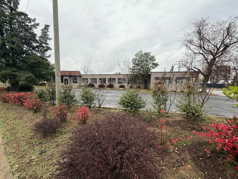 More Photos Of 6606 Electronic Dr, Springfield Warehouse For Lease