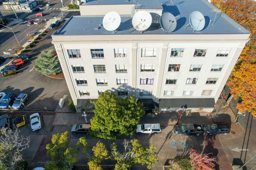 More Photos Of 320 Central Ave, Coos Bay Office For Sale