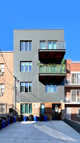 Primary Photo Of 5615 Van Cleef St, Flushing Apartments For Sale