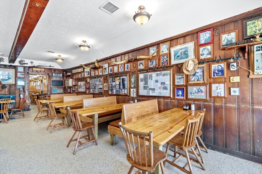 More Photos Of 110 W Bailey St, Ponder Restaurant For Sale