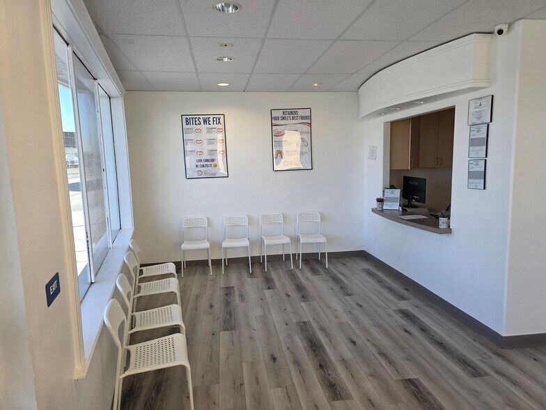 More Photos Of 22062 Ventura Blvd, Woodland Hills Freestanding For Lease