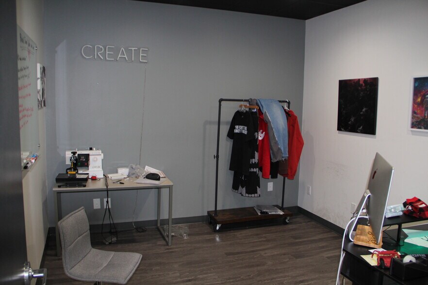 More Photos Of 2452 W Birchwood Cir, Mesa Manufacturing For Lease