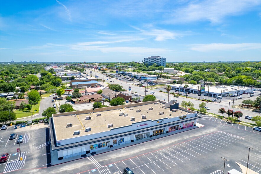 More Photos Of 7122 San Pedro Ave, San Antonio Storefront For Lease