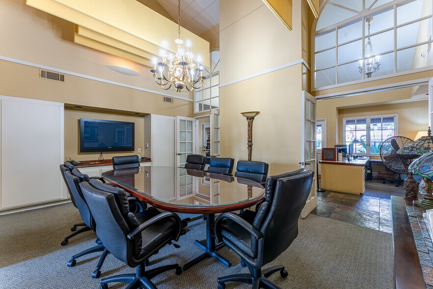 More Photos Of 2398 San Diego Ave, San Diego Office For Sale