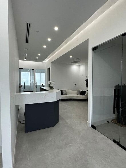 More Photos Of 19790 W Dixie Hwy, Aventura Office For Sale