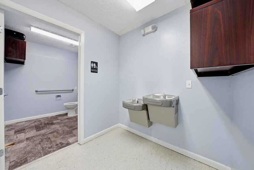More Photos Of 2886 Whitney Rd, Clearwater Storefront Retail Residential For Sale