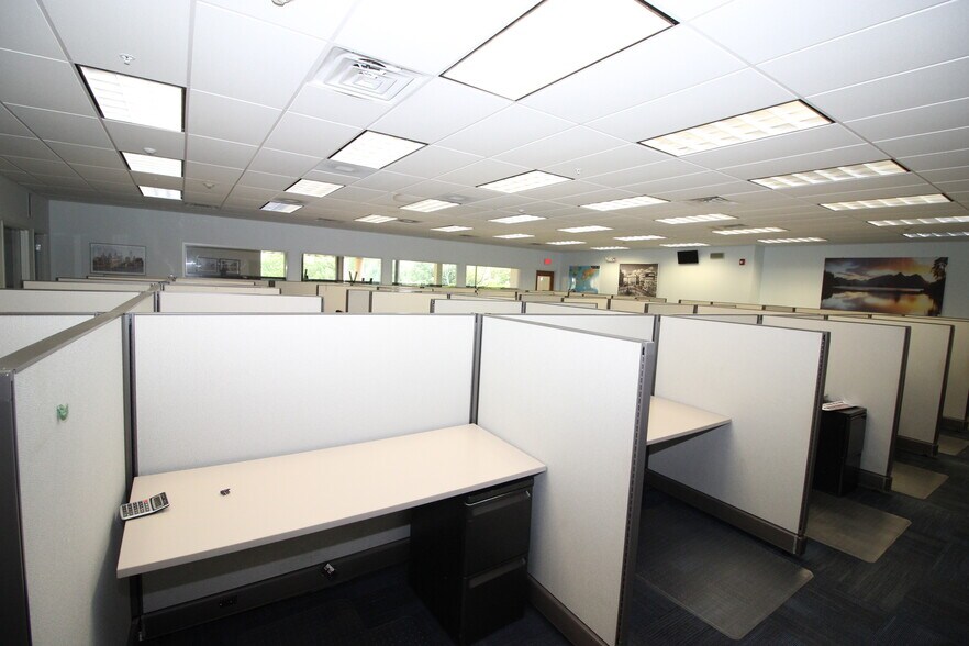 More Photos Of 455 Maryland Dr, Fort Washington Light Manufacturing For Sale