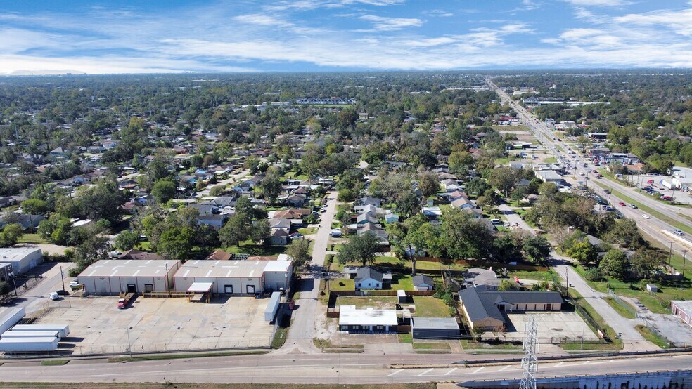 More Photos Of 11605 W Hardy Rd, Houston Storefront Retail Office For Sale