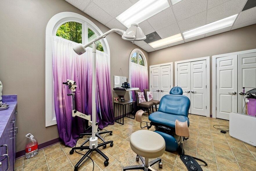 More Photos Of 1201 Georgian Park, Peachtree City Medical For Sale