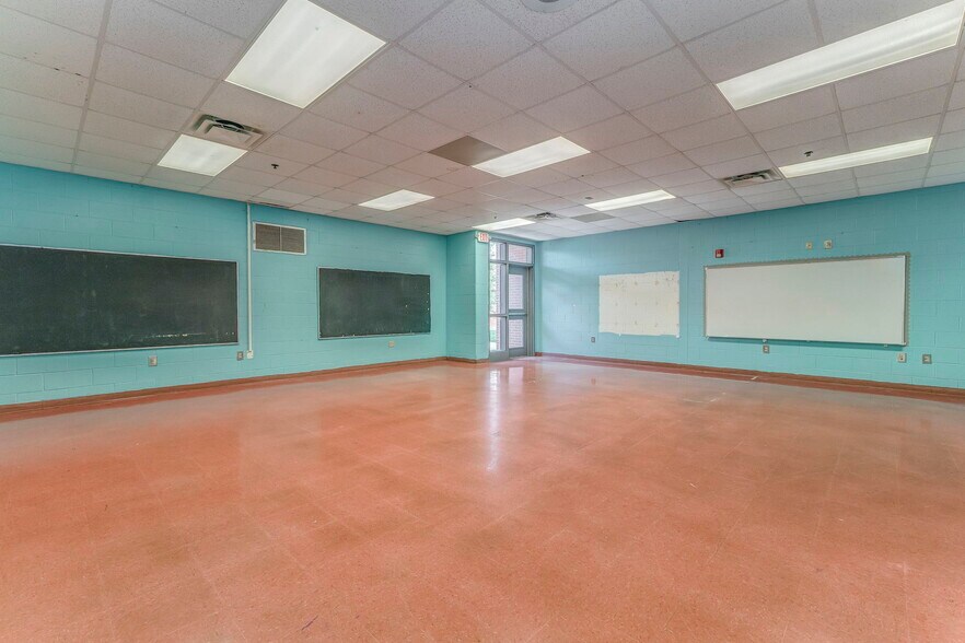 More Photos Of 13 Rome Rd SW, Cave Spring Office For Sale