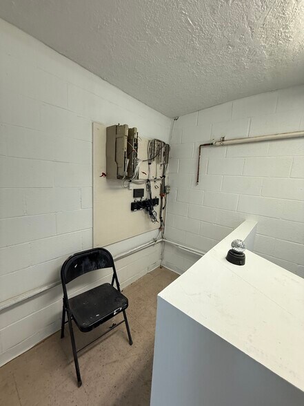 More Photos Of 409 S Kansas St, El Paso Freestanding For Lease