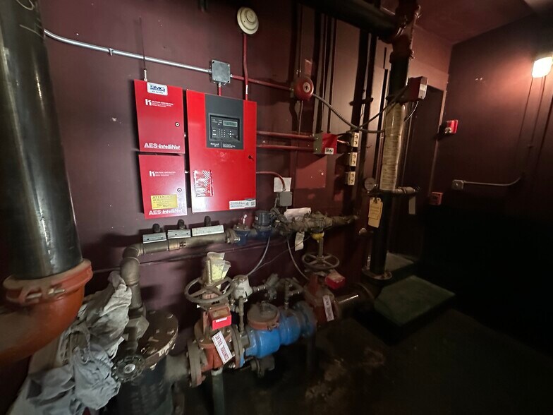 More Photos Of 1220 Mark St, Bensenville Warehouse For Lease