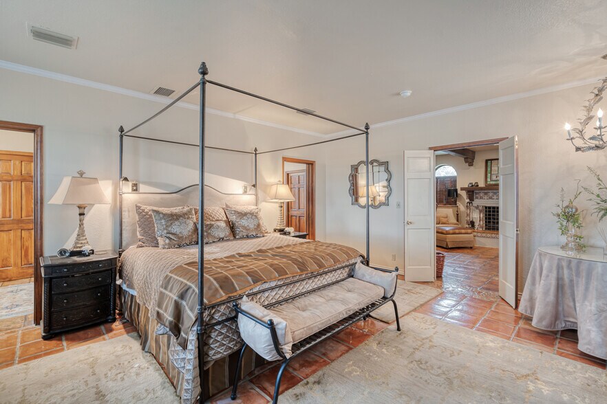 More Photos Of 505 Gilchrist Ln, Del Rio Specialty For Sale