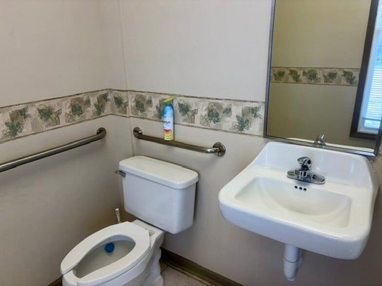 More Photos Of 1285 Wilkesboro Blvd, Lenoir Medical For Sale