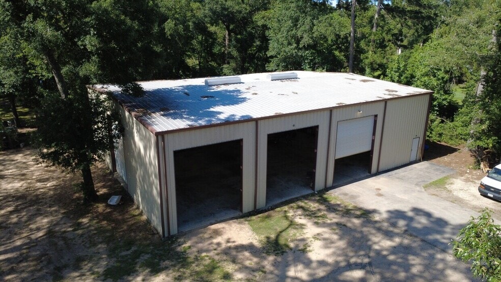 Primary Photo Of 9224 Sharyn Dr, Conroe Industrial For Lease