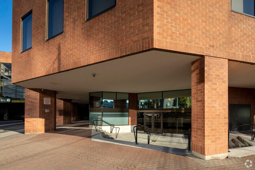 More Photos Of 25 Water St S, Kitchener Office For Lease