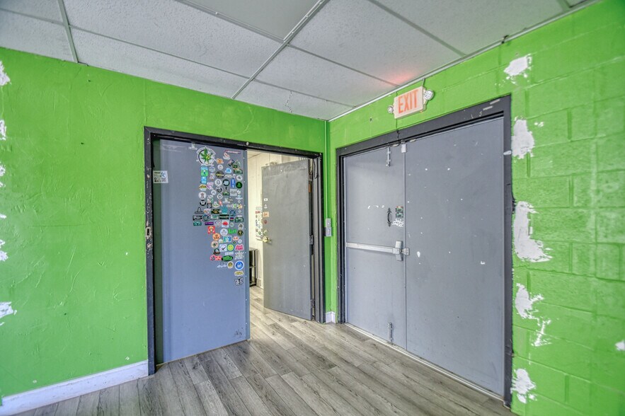 More Photos Of 1404 W Lindsey St, Norman Freestanding For Lease