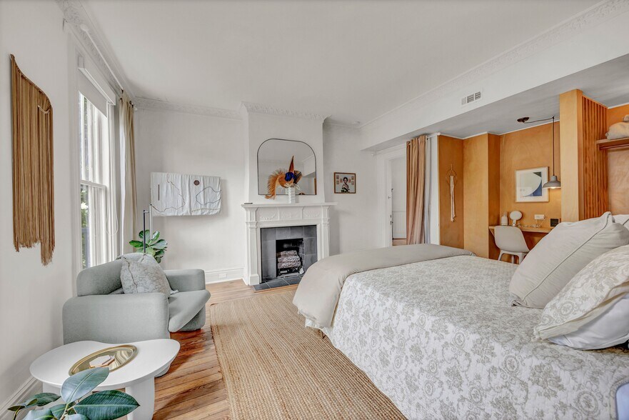 More Photos Of 118 S 4th St, Wilmington Hospitality For Sale