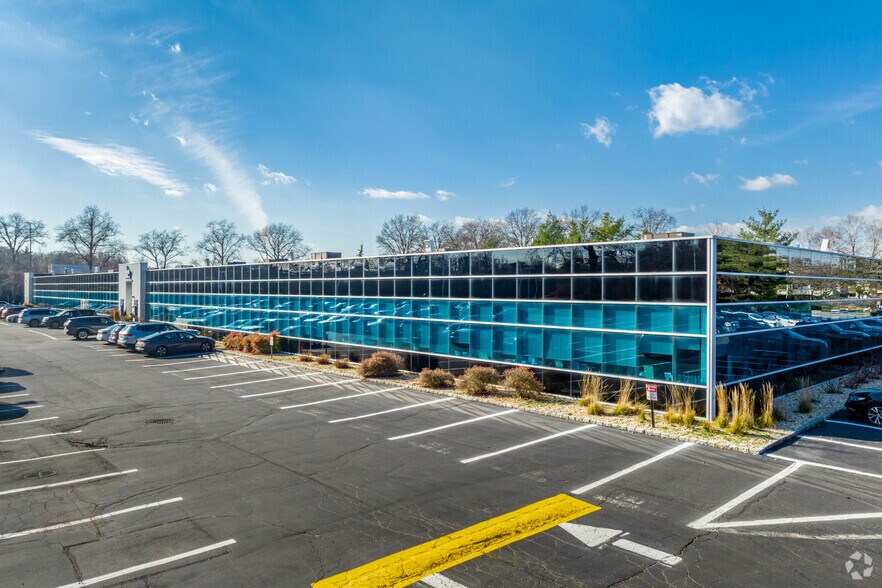 More Photos Of 100 Sunnyside Blvd, Woodbury Office For Lease