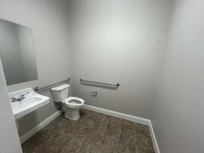 More Photos Of 20500 Fm 1431, Lago Vista Loft Creative Space For Lease