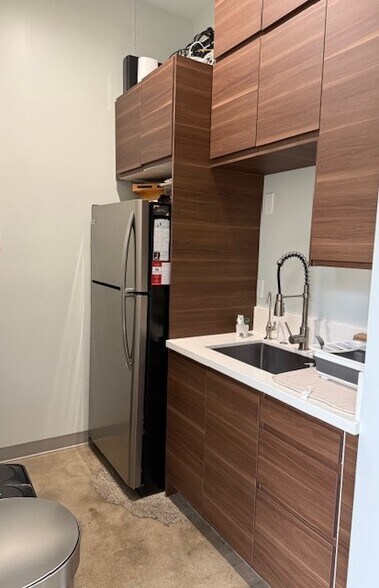 More Photos Of 1407 W Magnolia Blvd, Burbank Coworking Space