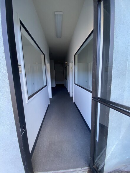 More Photos Of 81-6394 Mamalahoa Hwy, Kealakekua General Retail For Lease