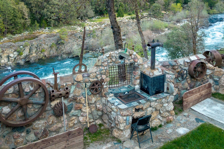 More Photos Of 15432 Washington Rd, Washington Storefront Retail Residential For Sale