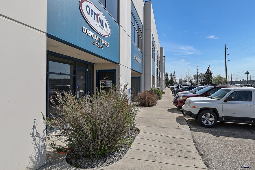 More Photos Of 4999 43rd St SE, Calgary Light Distribution For Sale