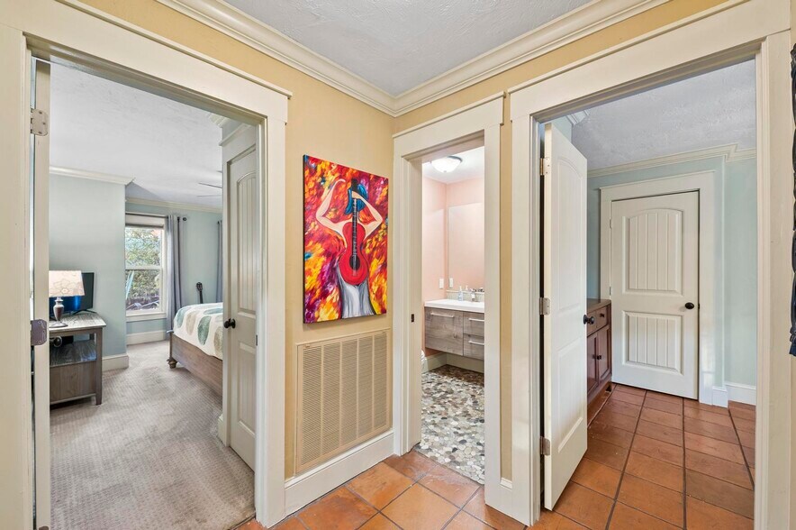 More Photos Of 941 Virginia Dr, Sarasota Specialty For Sale
