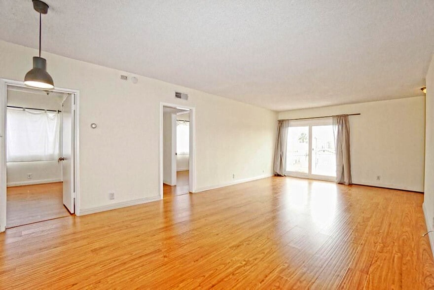 More Photos Of 933 New Depot St, Los Angeles Apartments For Sale
