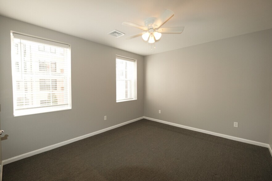 More Photos Of 30 W Price St, Linden Flex For Sale