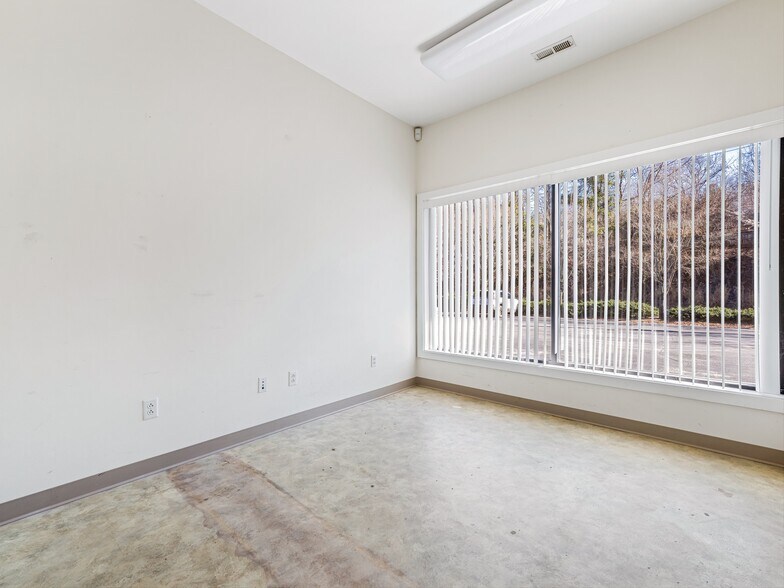More Photos Of 3179 Sweeten Creek Rd, Asheville General Retail For Lease