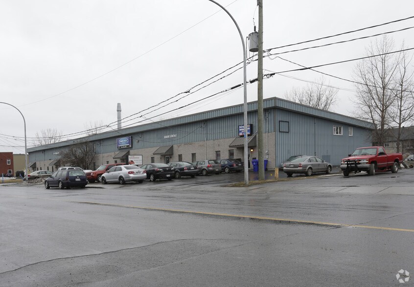 More Photos Of 900-914 Av Simard, Chambly Warehouse For Sale
