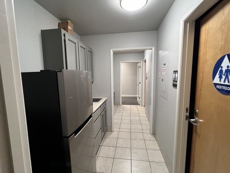 More Photos Of 3321-3323 S Fairway st, Visalia Office For Sale