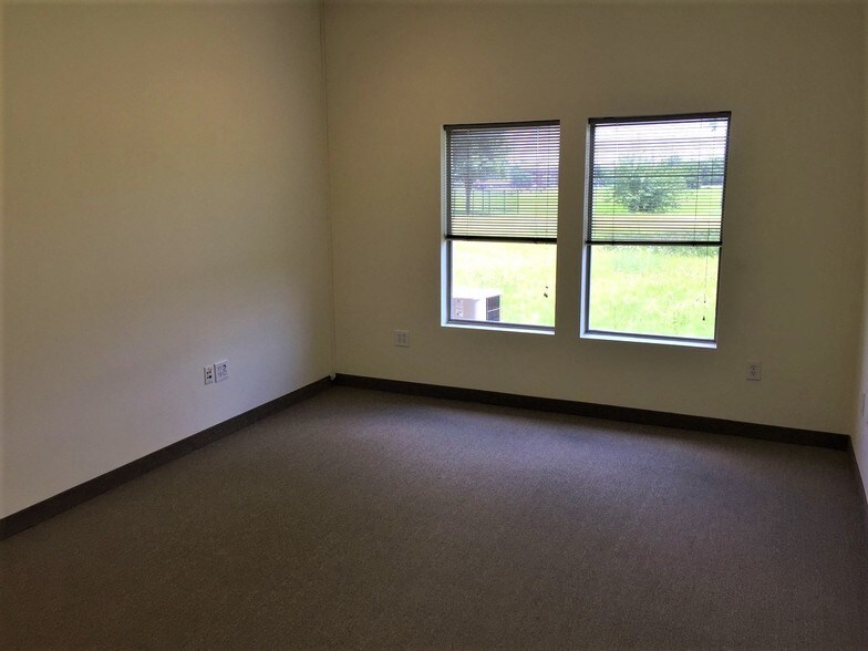 More Photos Of 2418 Marsh Ln, Carrollton Medical For Lease
