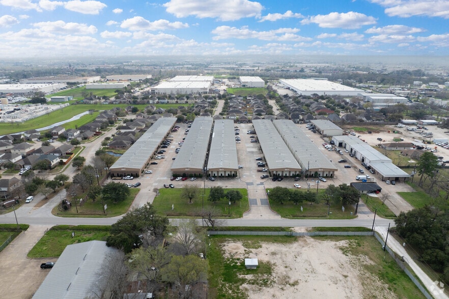 More Photos Of 8807-8815 Emmott Rd, Houston Unknown For Lease